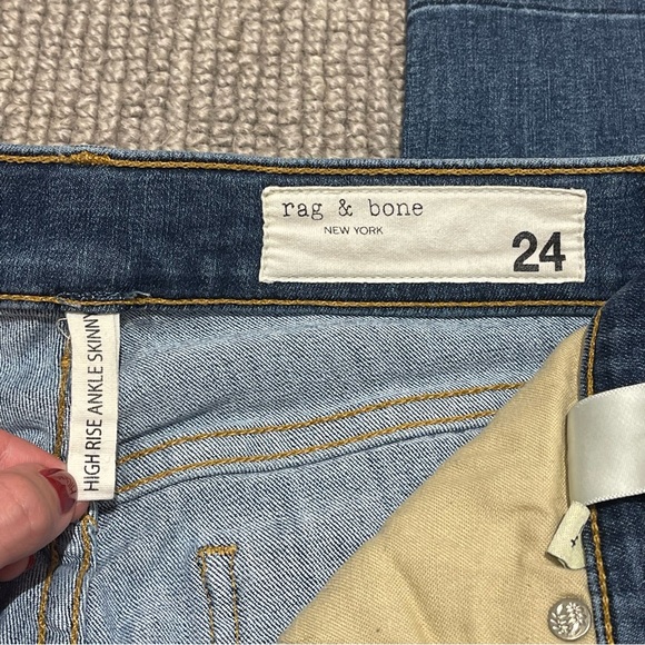 Rag & Bone High Rise Ankle Skinny in Clean Lily Dale (24) - Picture 9 of 10